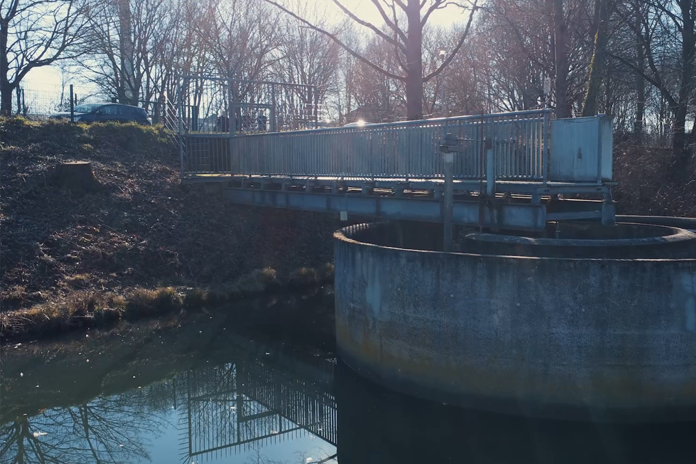 Hochwasserschutz in Schwerte - Pegelstandssensor an Rückhaltebecken