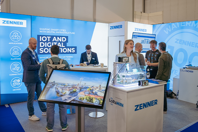 ZENNER Team auf dem Messestand der Smart Country Convention (SCCON)
