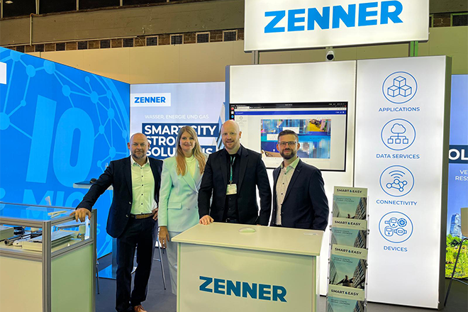 ZENNER Team am Messestand auf der SCCON 2025