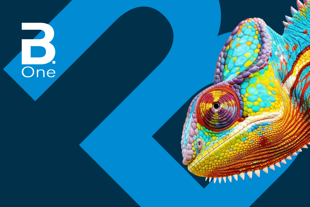 B.One Logo vor blauem Hintergrund, rechts ein buntes Chamäleon