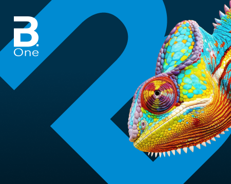 B.One Logo vor blauem Hintergrund, rechts ein buntes Chamäleon