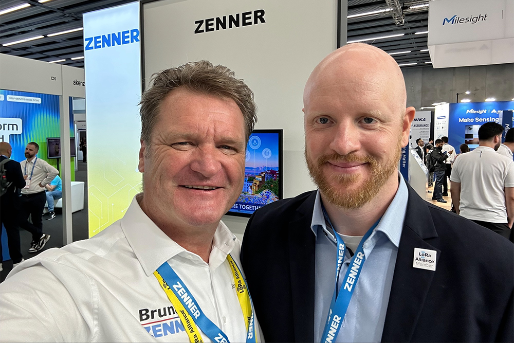 Boris Stöckermann (links) und Dr. Jan-Philipp Exner (rechts) LoRa Alliance Contribution Awards